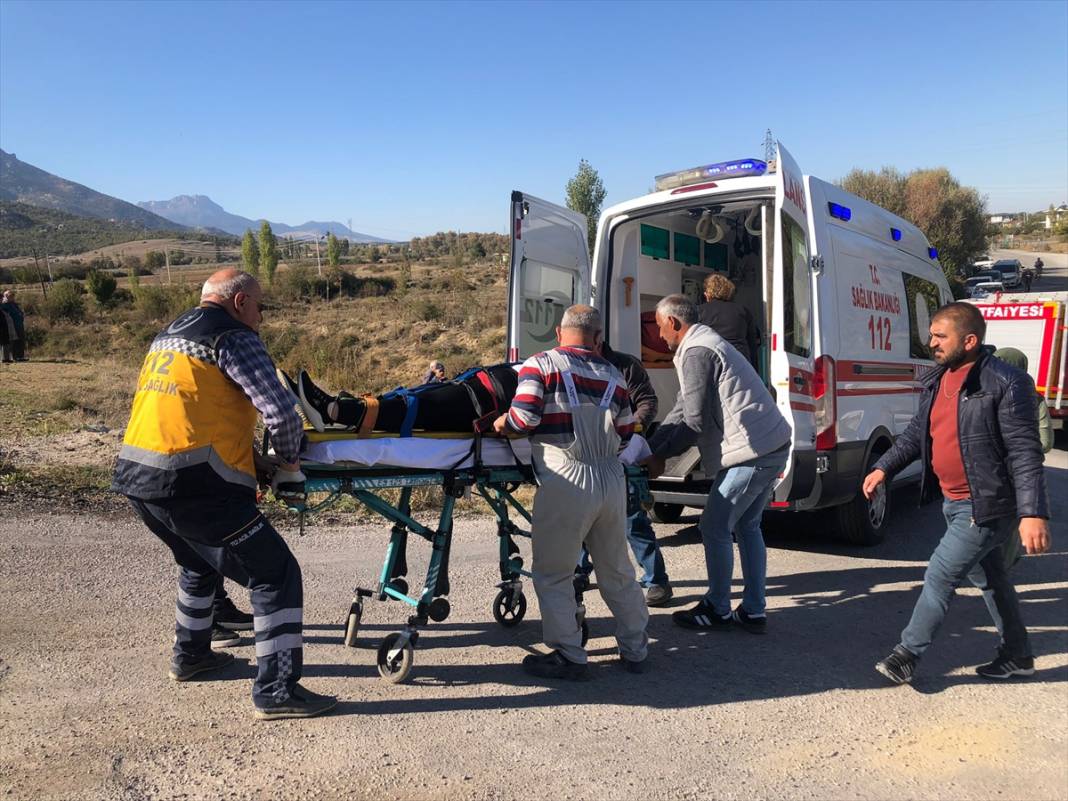 Konya’da otomobil köprüden sulama kanalına düştü, ekipler zamanla yarıştı 10